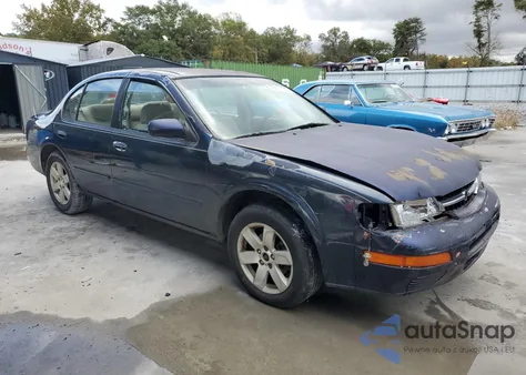 1995 Nissan Maxima Gle z USA, uszkodzony, nr VIN JN1CA21D2ST050295